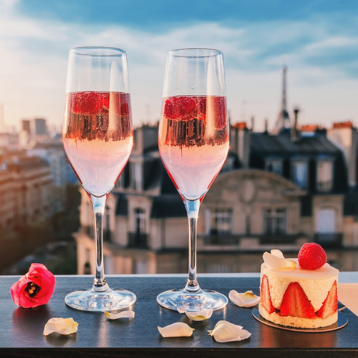 ▪️FRAGRANCE DESCRIPTION - Champagne and red raspberries